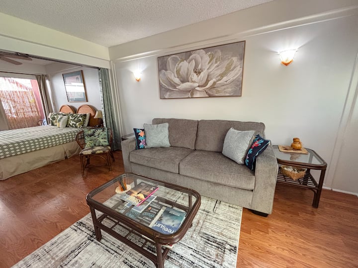Updated! Hawaiian King Humble Oasis 1-bedroom - Honolulu
