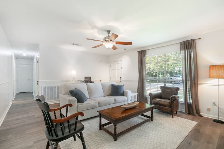 3br/2ba, Near Lsu & Coffee, Sleeps 8, S Drive Todt - Louisiana