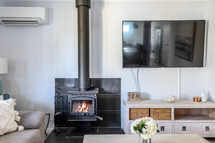 Fireplace, Pet Friendly, Walk To Beach, Spacious - Geelong