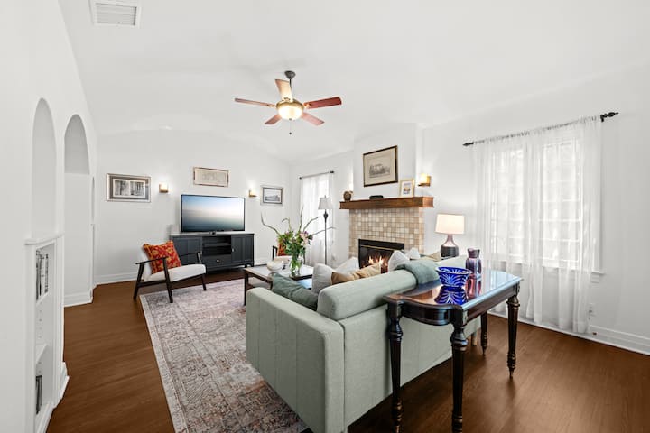 Weho Central 3 Bedroom Spanish Colonial & Garden - West Hollywood, CA