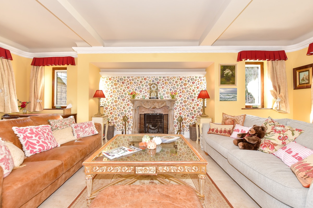 Top performing Airbnb: Beautiful Lutyens Beach House in Botany Bay in Thanet