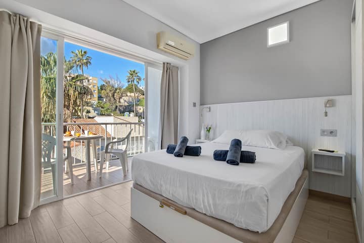 Ivi. Pool-terrace-beach. Carihuela Palace 417 - Torremolinos