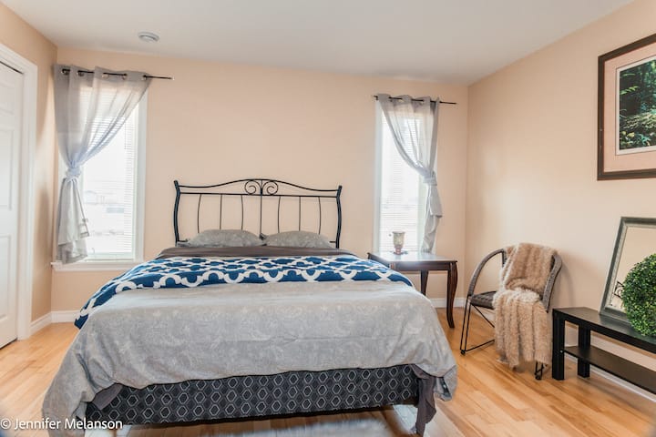 3. spavaća soba, bračni krevet (160x200) s dva odvojena ormara.