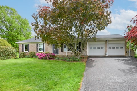 Cozy Home w/Sauna View near Wineries & Breweries