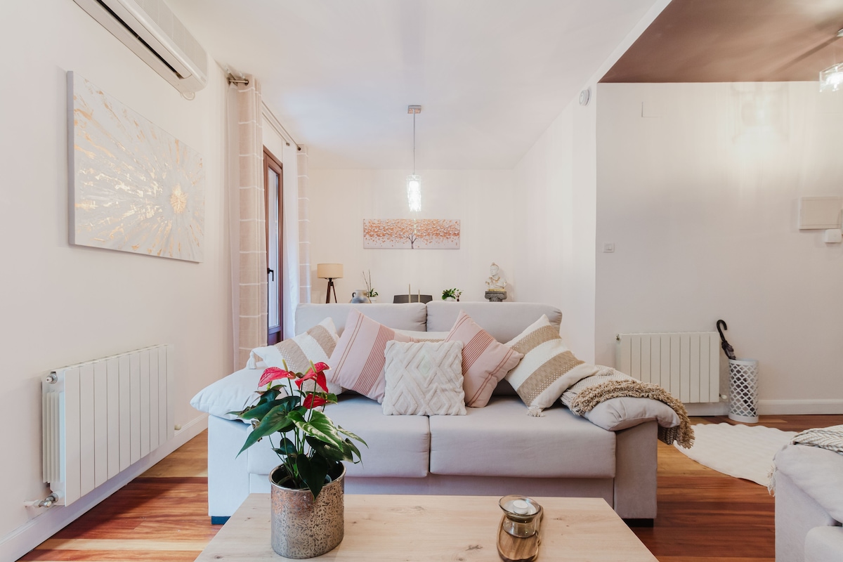 Top performing Airbnb: Cozy Home Bilbao · Alhóndiga-Moyúa Area in Euskadi