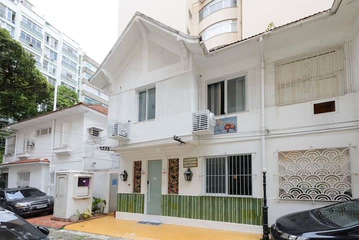 Ótima casa em Copacabana(grupo ou família)