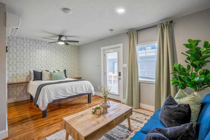 Bright, Fully Equipped Studio With Gated Parking! - South Houston, TX