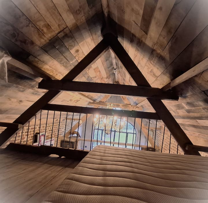 Mezanine in de tuinkamer/patio   enkel voor zomerse verblijven.