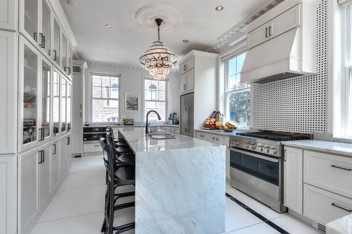 Central – Luxurious Mansion 7 Bedrooms 9000sqft gallery image 4