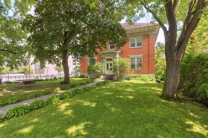 Central – Luxurious Mansion 7 Bedrooms 9000sqft gallery image 2