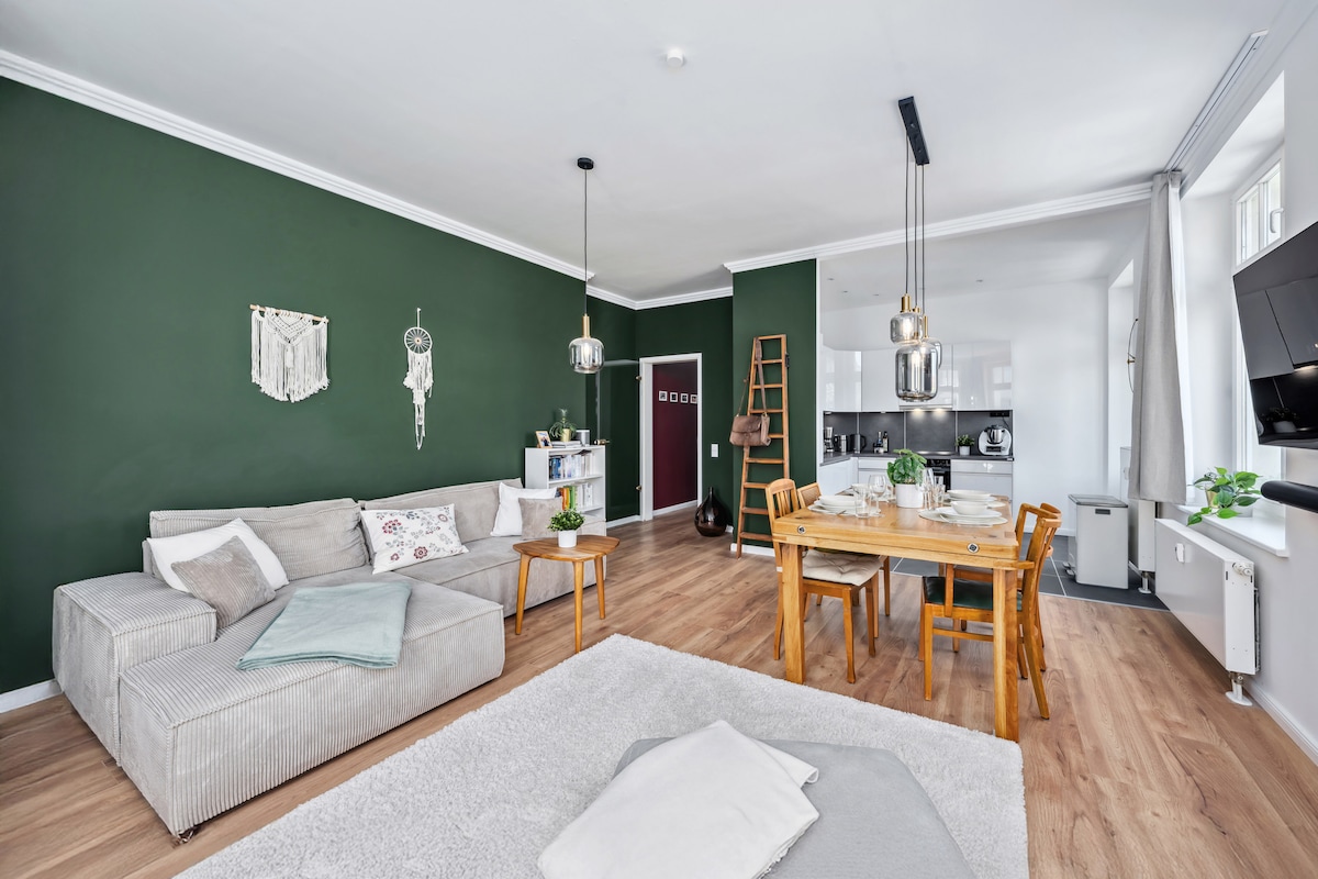 Top Airbnb: Traber Apartments: 1 BDRM balcony 2 bathr. central in Leipzig