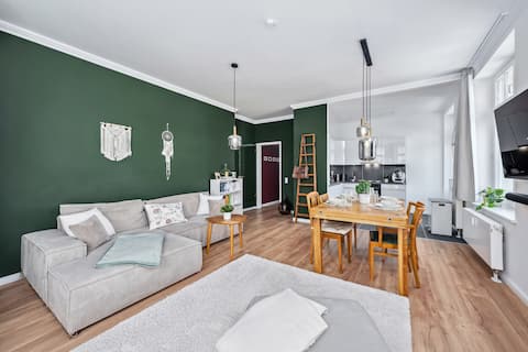 Top Airbnb: Traber Apartments: 1 BDRM balcony 2 bathr. central in Leipzig
