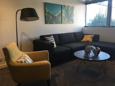 Top Airbnb: free parking lovely 2 bds in heart of chatswood in Chatswood