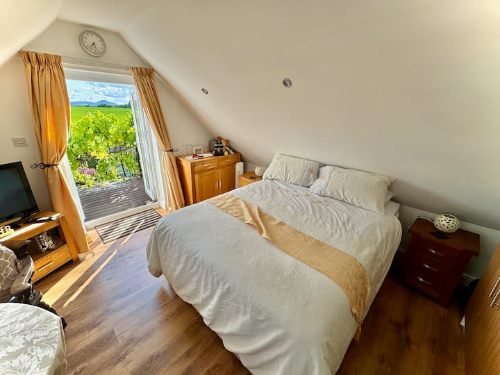 Garage Room With A Stunning View - Telford