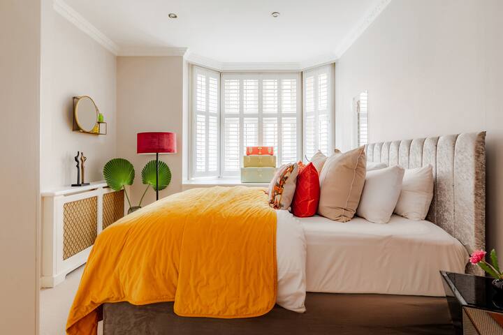 Large Covent Garden Family Hub for City Adventures gallery image 4