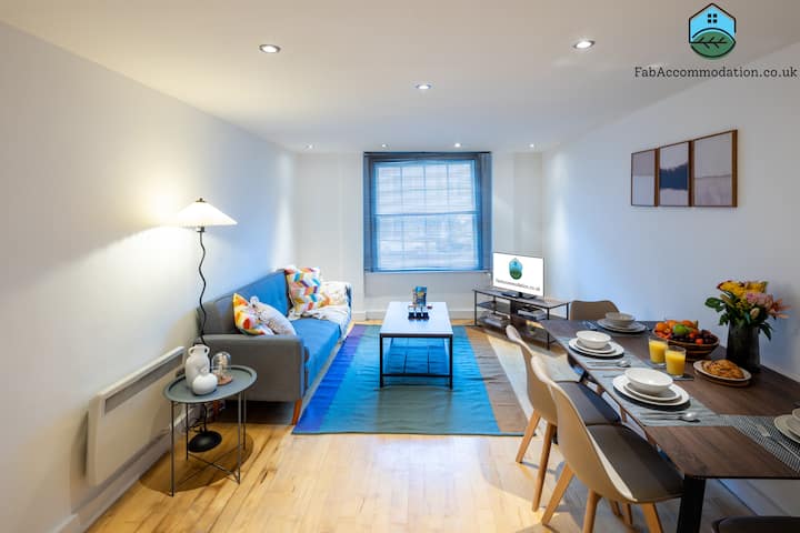 Central 2bed 2bath Flat-sleeps 4-by Temple Meads - Bristol