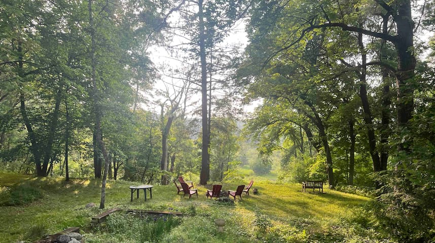 Old Mill Road-Occasion Oasis