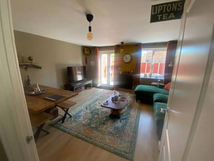 Home In Towcester-f1 /Moto Gp/carfest - Towcester