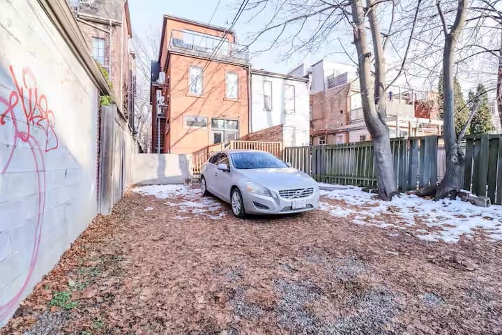Downtown Modern Loft – 2 Car Parking & Terrace! gallery image 5