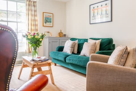 Popular Airbnb listing: Pretty period home in historic Holt, North Norfolk in Holt