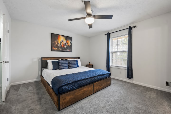 King size bedroom