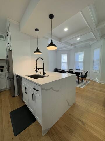 Modern 4BR Home Near Metro & DC’s Iconic Sights gallery image 5