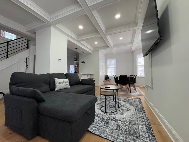 Modern 4BR Home Near Metro & DC’s Iconic Sights gallery image 2