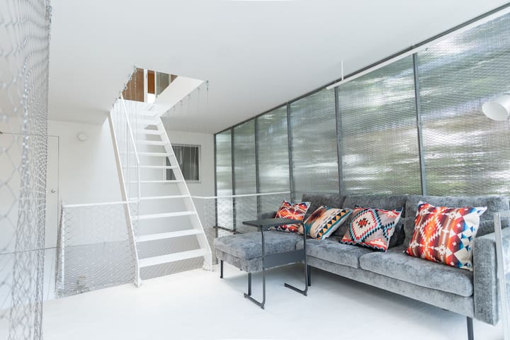 池袋まで2駅/最大8名/123㎡/ベッド4・寝室3/二世帯・団体向け