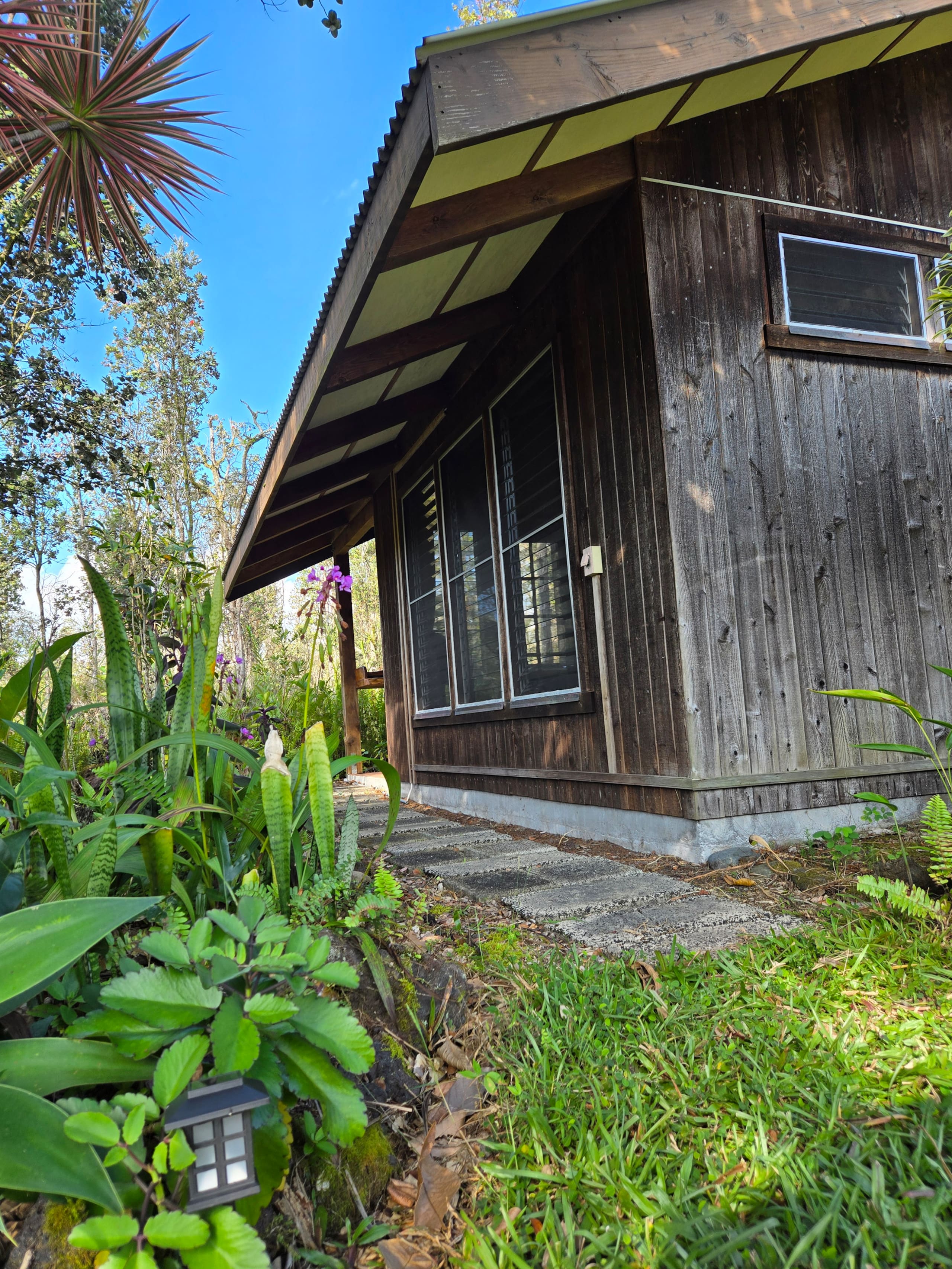 Cabin in Pahoa · ★5.0 · 1 bedroom · 1 bed · 1 private bath - Image 9