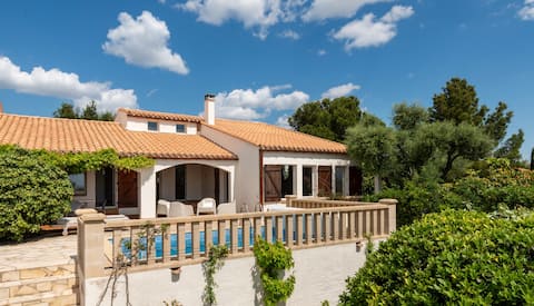 Charming Villa with Pool, A/C & Sea-Lagoon Views