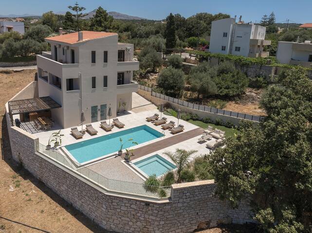 Georgia Villa – With Private Pool gallery image 4