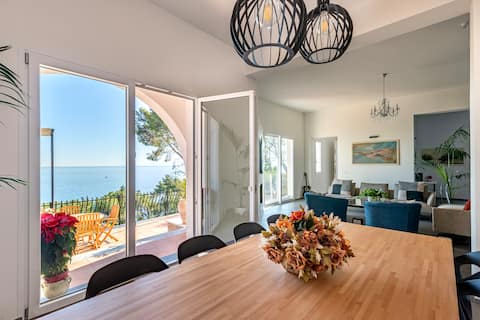 Villa with sea access and breathtaking views