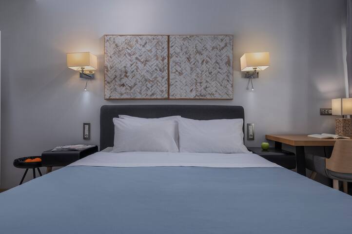 Square Elegant Suite II gallery image 4