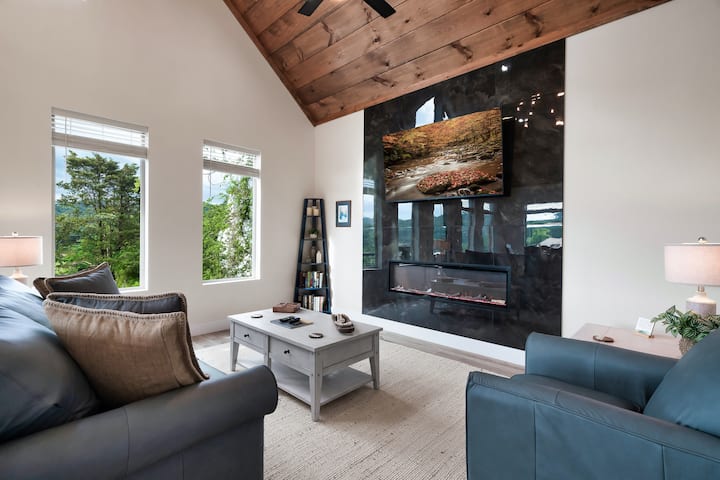 Udoban dnevni boravak s pogledom i puno prirodnog svjetla