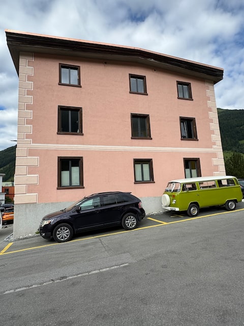 Cozy & large Engadin apartment - with fireplace