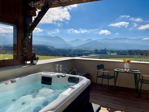 "Belle Vue" house with hot tub and stunning views