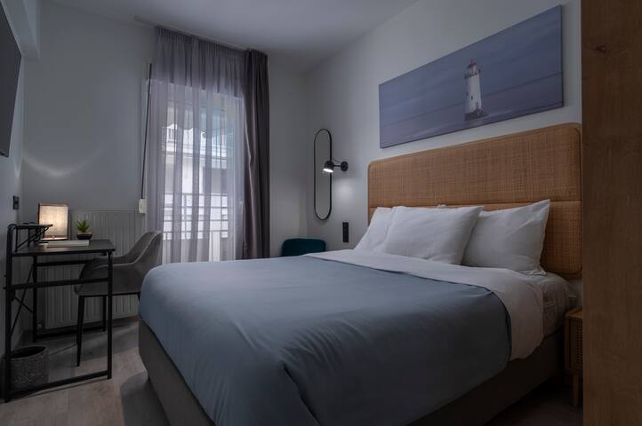 Embassy Elegant Suite gallery image 5