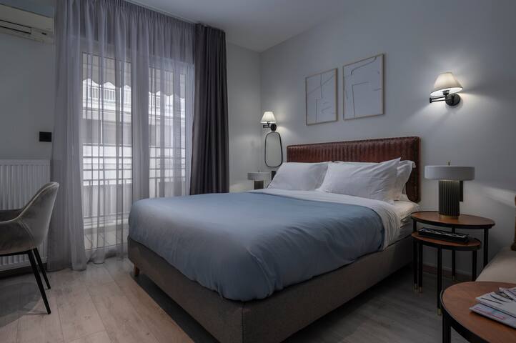 Embassy Elegant Suite gallery image 2