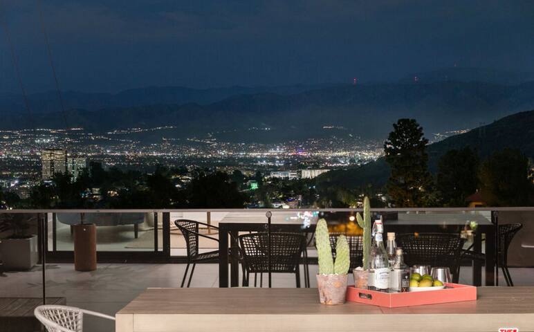 Hollywood Hills House with City Views gallery image 3