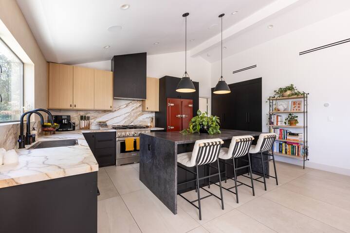 Hollywood Hills House with City Views gallery image 2