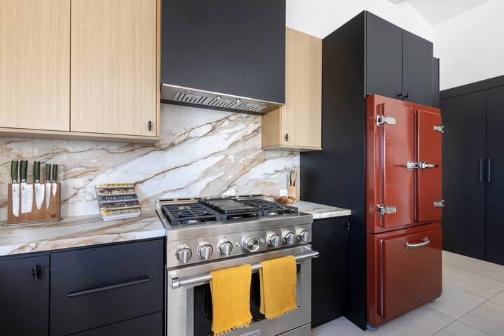 Hollywood Hills House with City Views gallery image 4