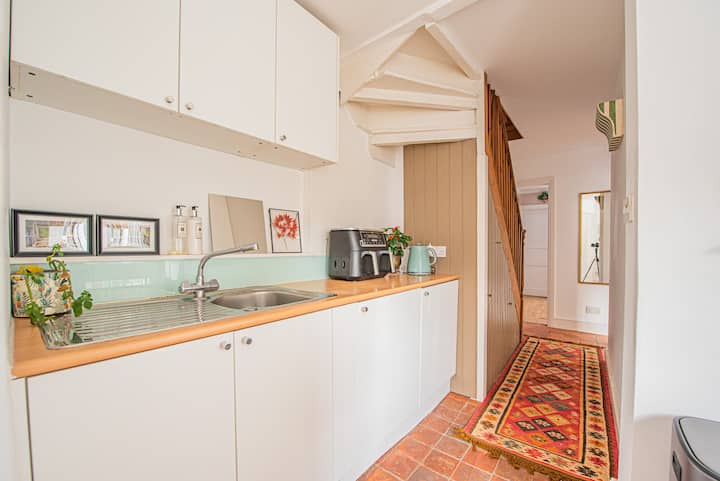 Stylish Flat Near Hammersmith & Holland Park - Londen