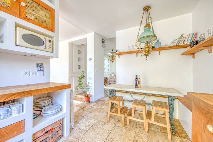 Centre ville, beau jardin, parking, 9 couchages! gallery image 5