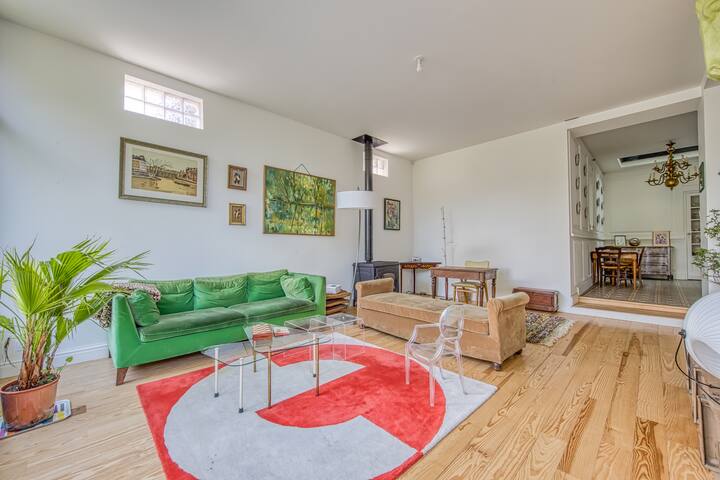 Centre ville, beau jardin, parking, 9 couchages! gallery image 2