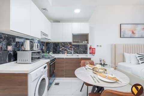 Successful Airbnb property: Vogue | Jewelz Residence Arjan near Miracle Garden in Al Barsha South Third