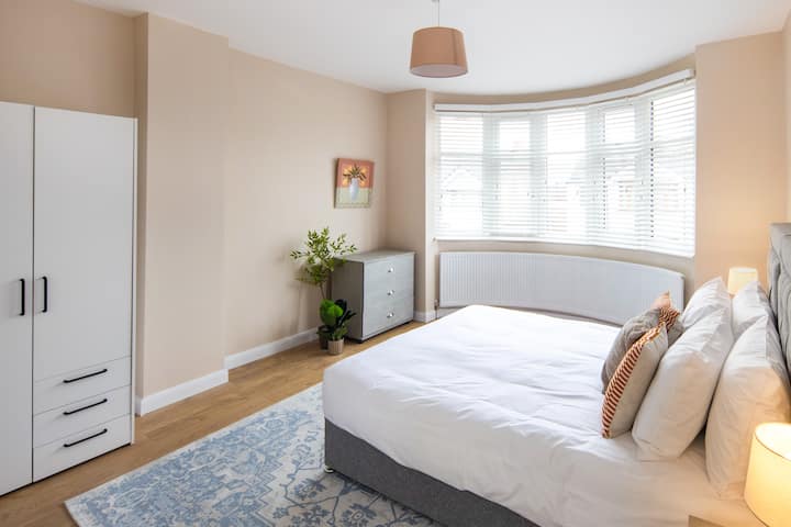 A spacious 16.76m² bedroom with a versatile zip-link bed (double or two singles), a cloth cabinet, a small cabinet, two cabinet racks, a heater, and cozy lighting from a lampshade and ceiling fixture—perfect for a comfortable stay!