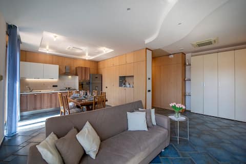 House with free parking, 50mt from Path of God's