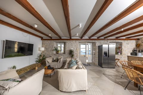 Top Airbnb: Sunset Dubrovnik-vacation house with swimming pool in Brsečine