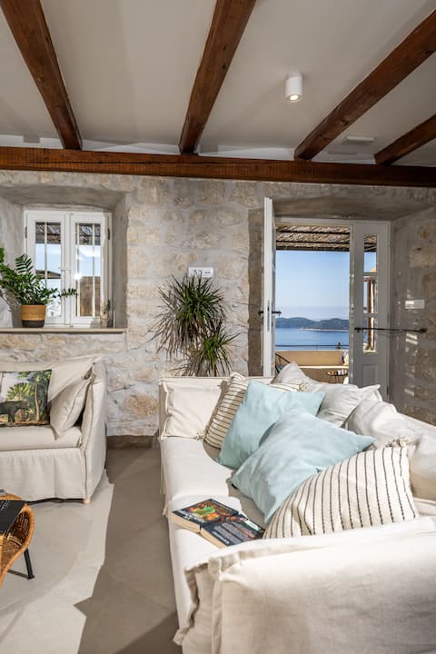Top Airbnb: Sunset Dubrovnik-vacation house with swimming pool in Brsečine