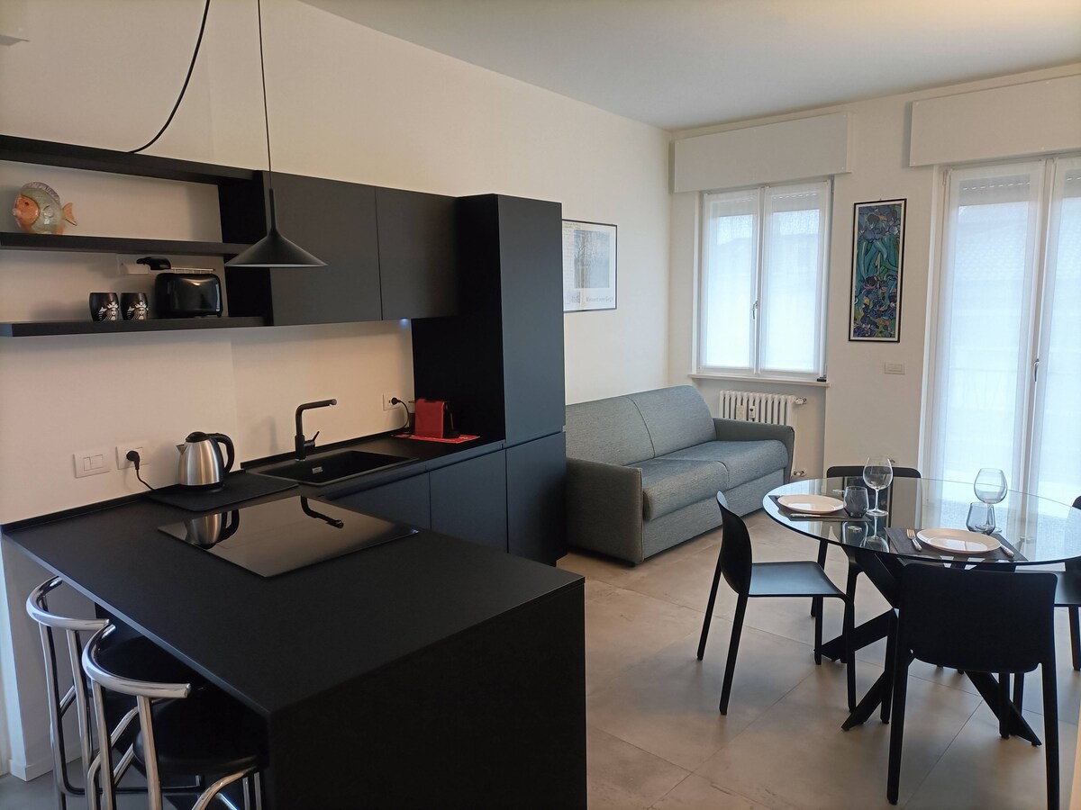 Successful Airbnb property: Grey House - New design two-room apartment in Verona